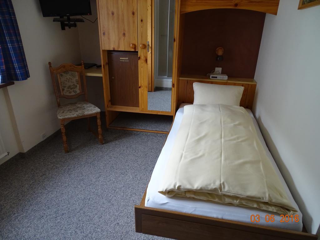 Hotel Old-Jnn Saas im Prattigau Room photo