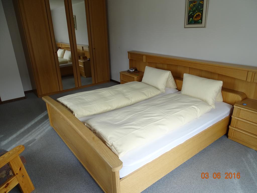 Hotel Old-Jnn Saas im Prattigau Room photo