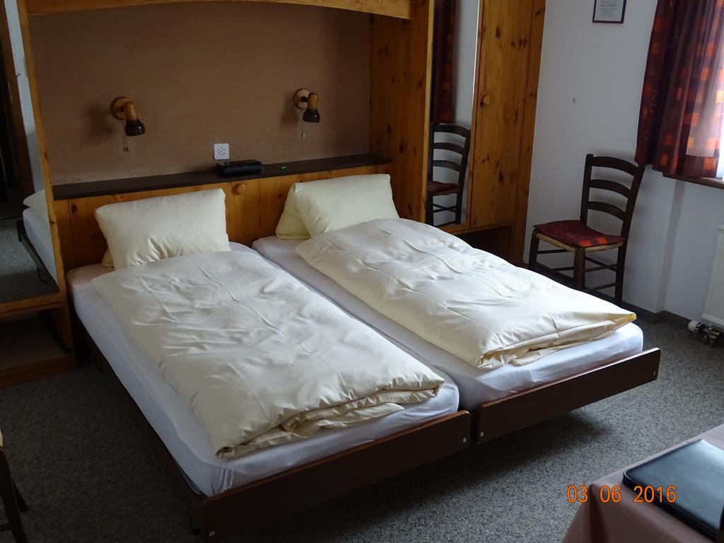 Hotel Old-Jnn Saas im Prattigau Room photo